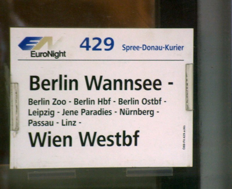 Das Zuglaufschild vom EN 429  SPREE-DONAU-KURIER  von Berlin Wannsee nach Wien Westbf, am 26.07.2007 beim Halt in Naumburg (S) Hbf fotografiert. Man beachte die Schreibweise von Jena.