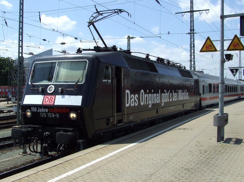 DB 120 159 am 18.06.2009 in Nrnberg Hbf mit 150 Jahre Mrklin Werbung.