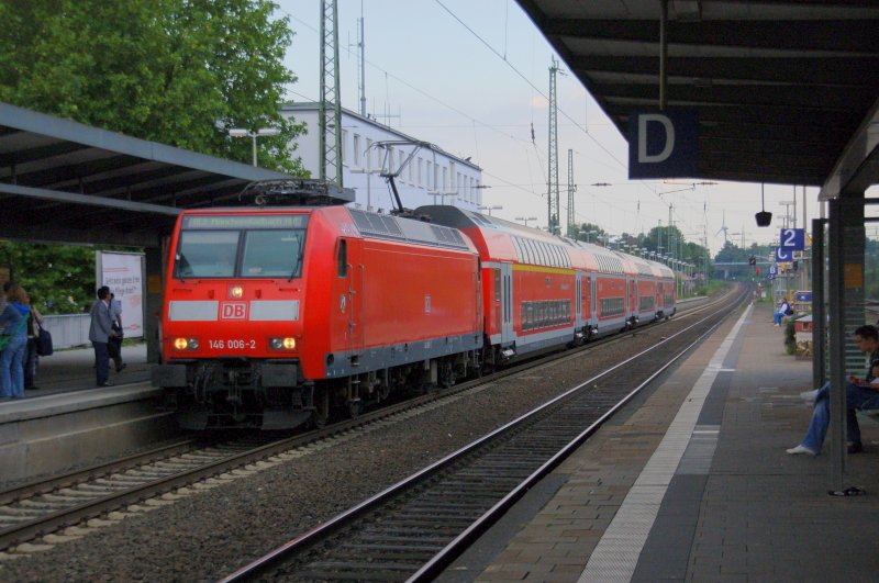 DB 146 006-2 mit Doppelstockwagen in Recklinghausen Hbf am 17.08.2007 als RE2 mit Ziel Mnchengladbach Hbf.