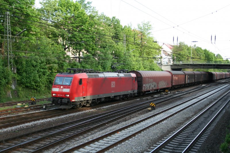 DB 185 144-3 vor Stckgutzug am 9.5.2008 in Offenburg.