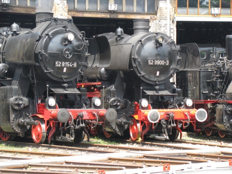 Steam locomotive BR 52 8154-8 52 9900-3 BR and DR