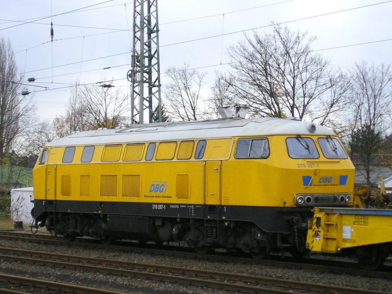 DBG 218 287-1 mit Bauzug in Dortmund Mengede.(16.11.2008)