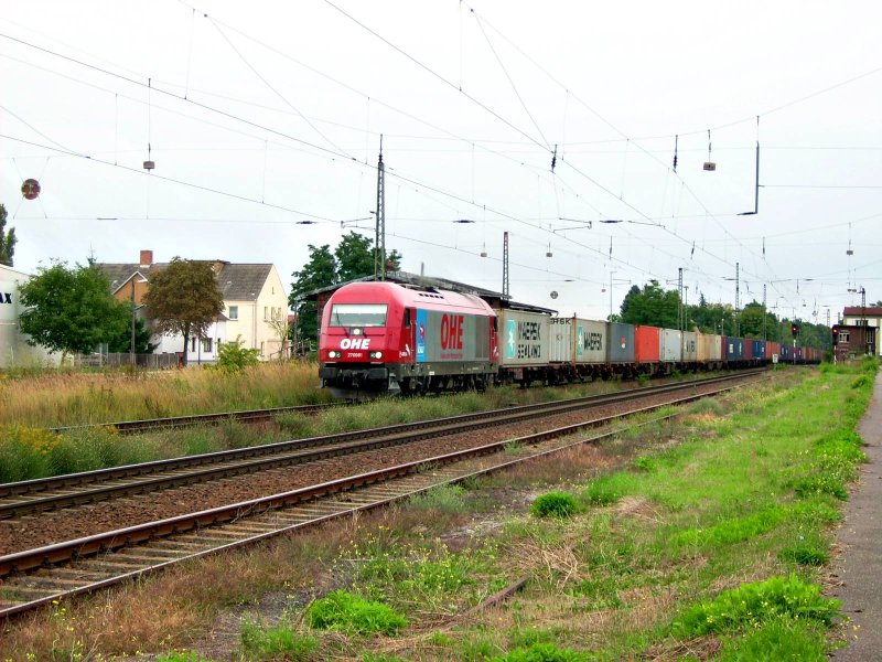 Der ER 20(Nr. 270081) der OHE durchfhrt am 29.08.08 Raguhn in Richtung Dessau.