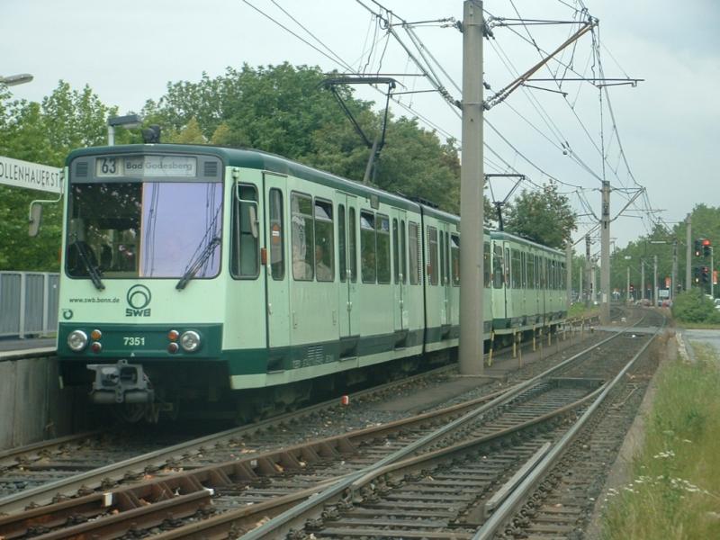 Der erste Bonner Stadtbahnwagen mit der Nummer 7351 ist noch in Betrieb und steht hier an der Ollenhauerstr.