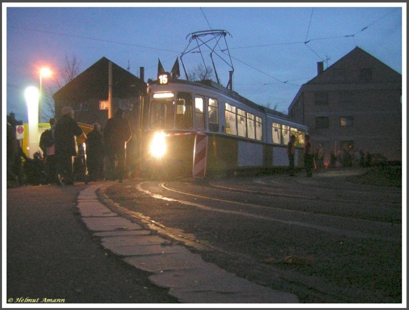 Der GT4-Triebwagen 634 stand beim Abschiedsfest fr diesen Wagentyp am 08.12.2007 an der Endhaltestelle Stammheim als Souvernirverkaufswagen auf dem Aussengleis der Wendeschleife. 