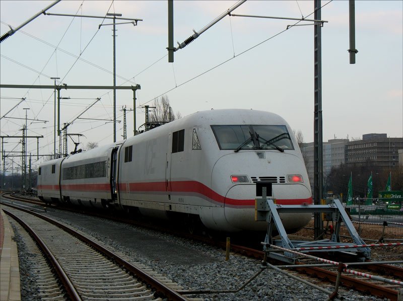 Der ICE-Messzug bestehend aus Messtriebkopf 410 101 - Mittelwagen - Messtriebkopf 410 102 bernachtete vom 07. zum 08.03.2007 vor Dresden Hauptbahnhof.
