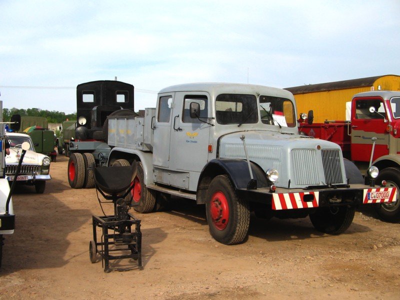 Der Tatra 141 des SEM Chemnitz beim IFA-Oldtimertreffen in Werdau, 05.05.07