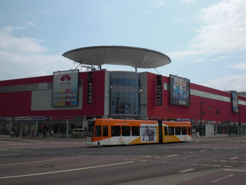 Ganz allein f�hrt NGT 310 in den fr�hen Nachmittagsstunden des