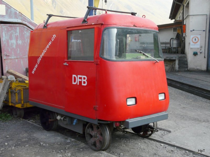 DFB - Dienstlok xmh half in 4961 on Realp 25/09/2009