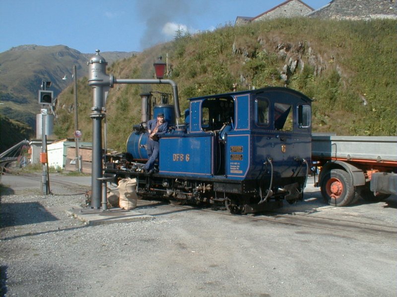 Furka/Schweiz: DFB Lok No.6 HG2/3 beim Wasserfassen in Realp,15.08.00 