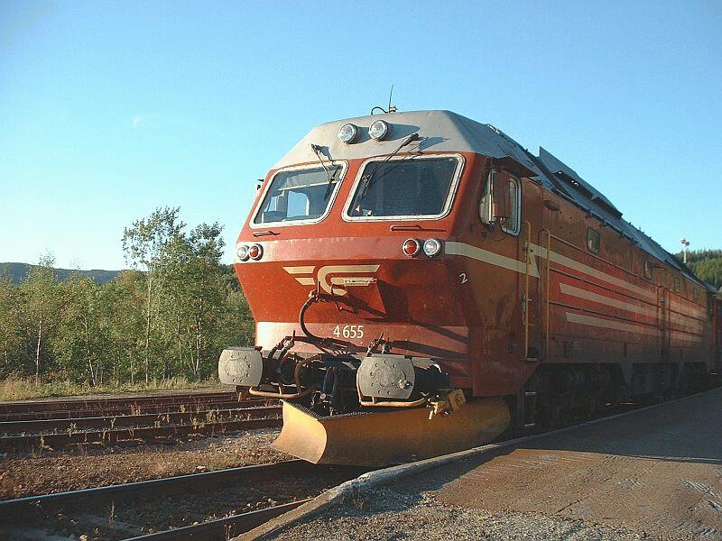 Di 4 655 mit Personenzug Bodo - Trondheim am 08.09.2002 in Fauske.