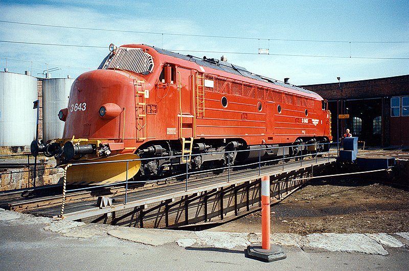 Di3 643 rollt zum n�chsten Einsatz, Hamar (N) 07-1995 