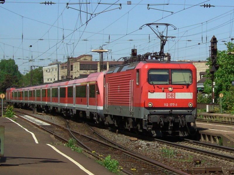 Die 112 177 am 11.05.2008 mit dem PUMA bei der Einfahrt in Frth Hbf. 