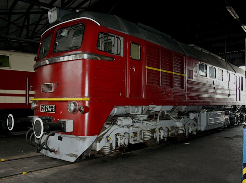 Die 120 274 am 21.02.2009 im BW Arnstadt abgestellt (Eisenbahnmuseum)