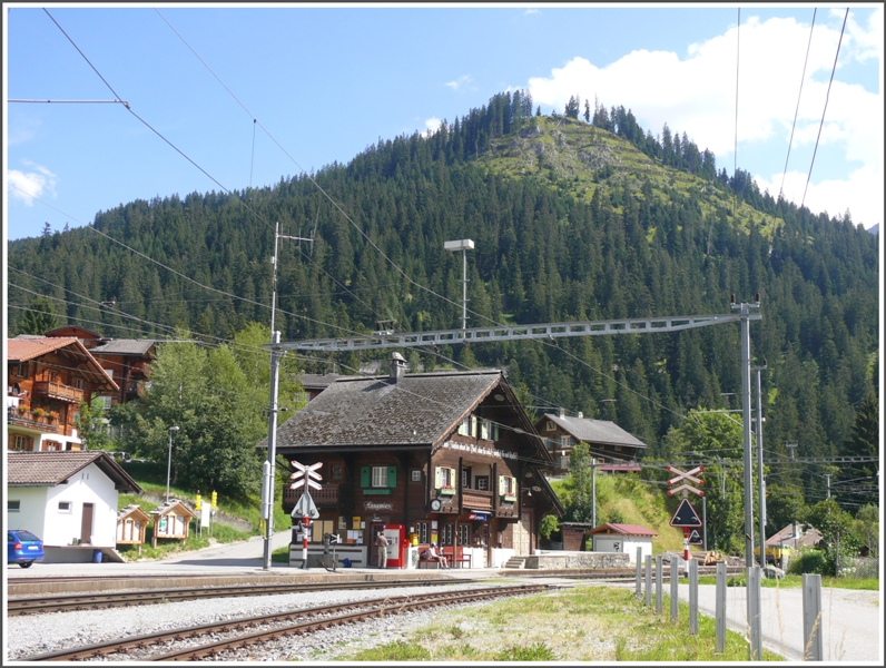 Die Bergspitze hinter dem Bahnhof Langwies heisst Rongg und von dort oben sind die andern vier Fotos geschossen worden. (17.08.2009)