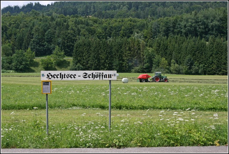 Die Gegend im Inntal ist Landwirtschaftlich geprgt. Haltestelle Hechtsee-Schffau am 30.06.07