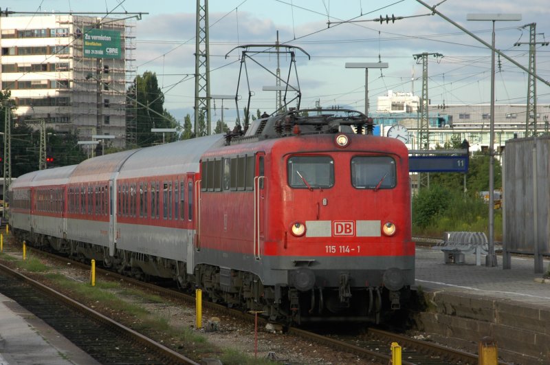 Die lteste unter den 115ern kommt am 25.07.09 mit dem Nachtzug aus Hamburg in Mnchen Ost an