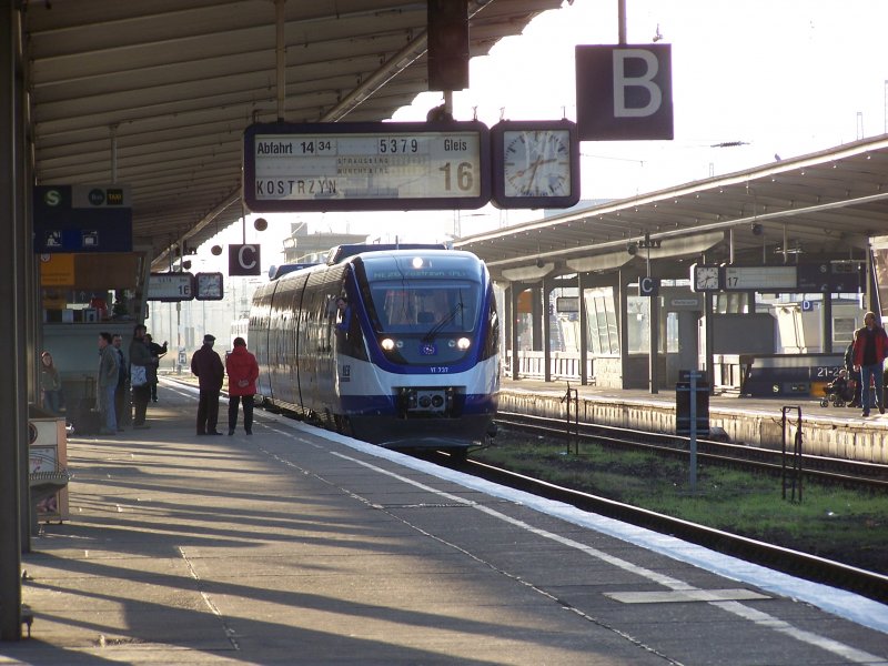 Die Niederbarnimer Eisenbahn AG hat zum 10. Dezember 2006 den Verkehr auf der KBS 209.26 von der Deutschen Bahn AG bernommen und fhrt die Verkehre mit Fahrzeugen der Baureihe 643  Talent .

Hier zu sehen am 10. Dezember 2006 in Berlin Lichtenberg.