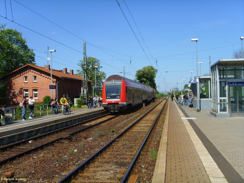 Die RB (Dosto) aus Richtung Sangerhausen kommend bei der Einfahrt in den Bahnhof Smmerda am 02.05.2007