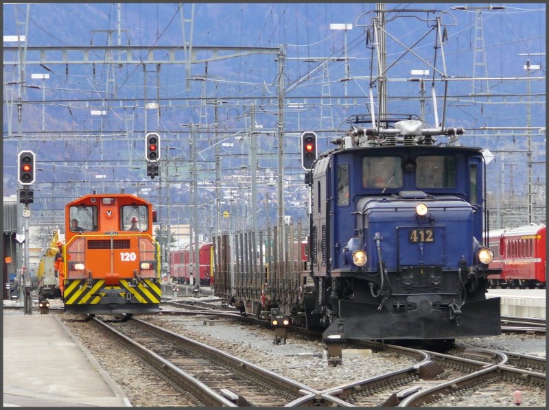 W�hrend Tm 2/2 120 in Landquart rangiert macht sich Ge