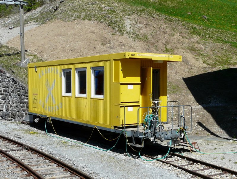 RhB - official car parked in Xk 9061 Peist 07.05.2009