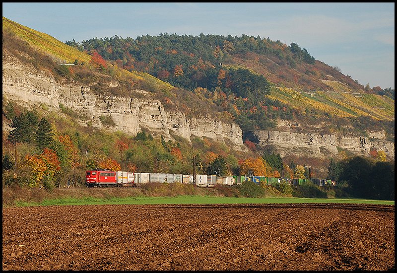 Diese 151er zog am 18.Oktober 2008 einen Gterzug in Richtung Gemnden/Norden. Aufgenommen bei Karlstadt.