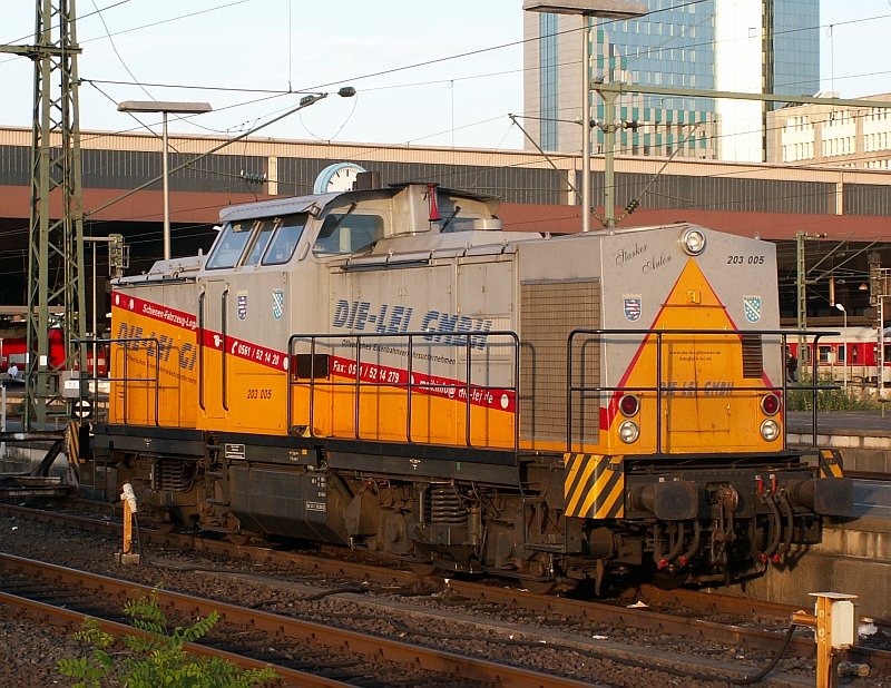 Diese imposante Lokomotive steht am 21.09.2007 im Dsseldorfer Hauptbahnhof.