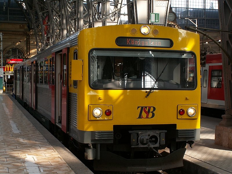 Diese VT2 Einheit wartet im Frankfurter Hauptbahnhof auf ihre Abfahrgenehmigung. Das Foto stamtm vom 11.10.2007