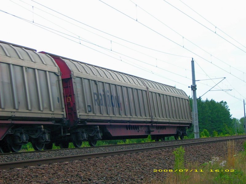Hier im Bild zu sehen sind drei neue Schiebeplanenwagen der Rail Cargo