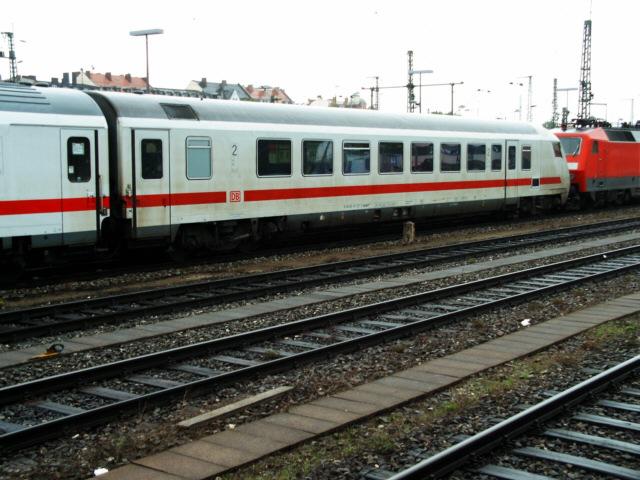 Diesmal ein echter IC-Steuerwagen... Vor Steuerwagen hngt 120 110...