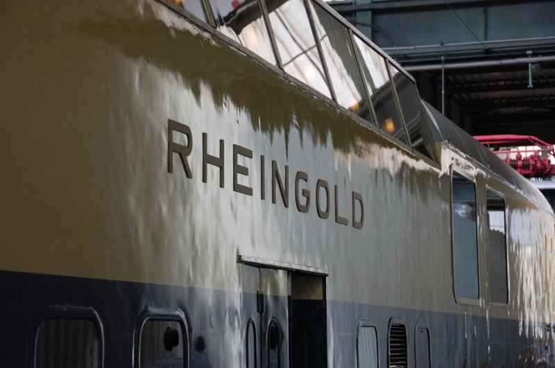Licht- und Schattenspiele: ... RHEINGOLD ... 