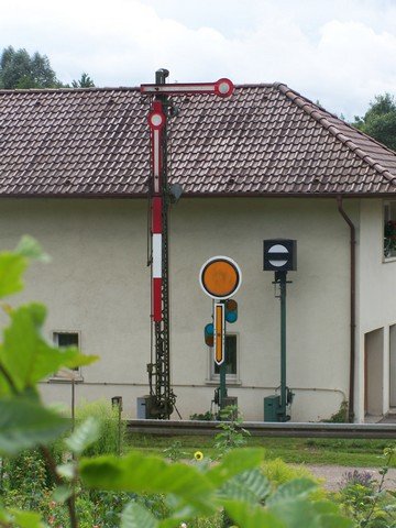 Formsignale aus �ltern Zeiten? Heute gibt es auf der Schwarzwaldbahn