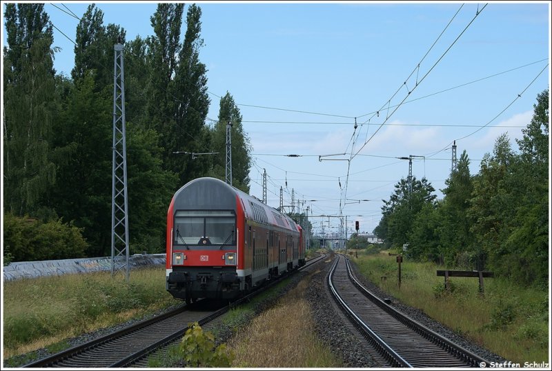 S1 aus Warnem�nde nach Rostock Hbf am 20.06.09 kurz vor