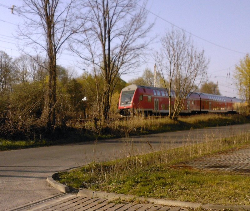 RE 92 093 to Cottbus at 12:04 by Bestensee glowing.