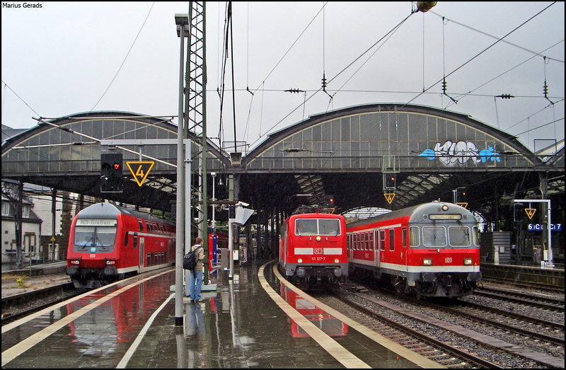 Aachen Hbf: left of the shuttle after pouring loco 111