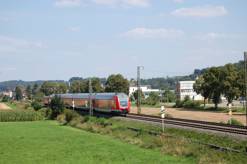 Den von einer Lok der BR 146.2 geschobenen IRE 4230