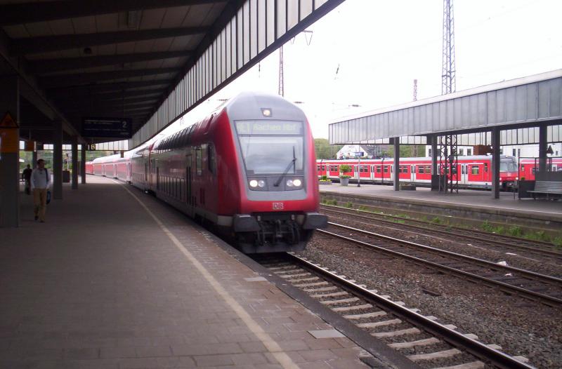RE1 bei der einfahrt in Essen Hbf Richtung Aachen. Im