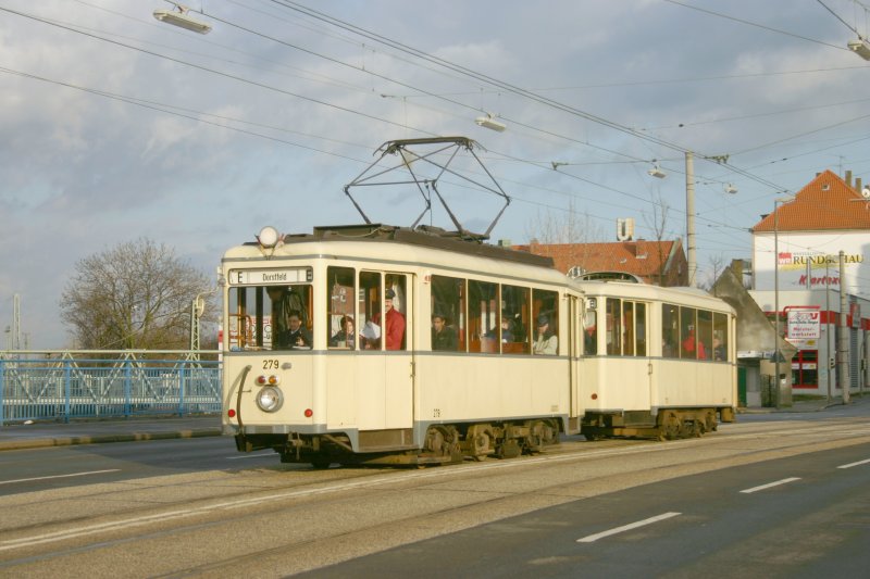 Dortmunder Museumstriebwagen 279 mit Beiwagen im Museumsliniendienst auf der Rheinischen