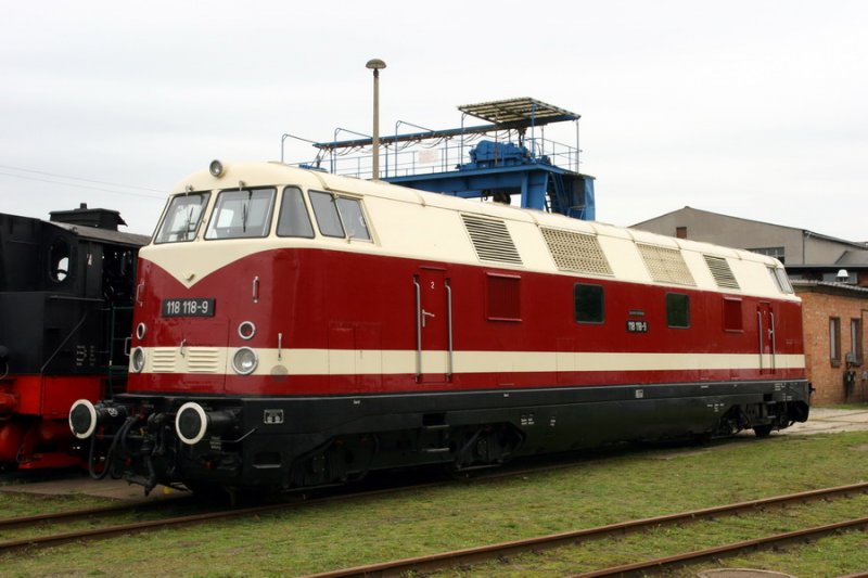 DR 118 118-9 beim Eisenbahntag in Schwerin 10/2006

