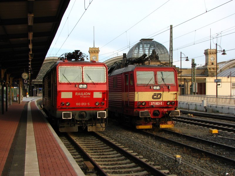 180 013-5 der DB und 371 003-5 der CD im