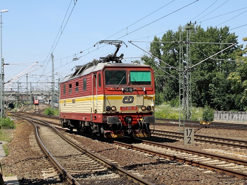371 015-9 der CD hat den EC 378 am 27.7.2009