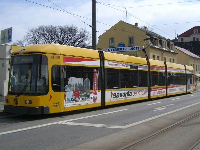 DVB 2523 als Linie 4 am 25.3.2009 in Mickten 