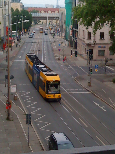 Die Linie 6 zwischen den Haltestellen Tharandter Str. und B�naustr..
Aufgenommen