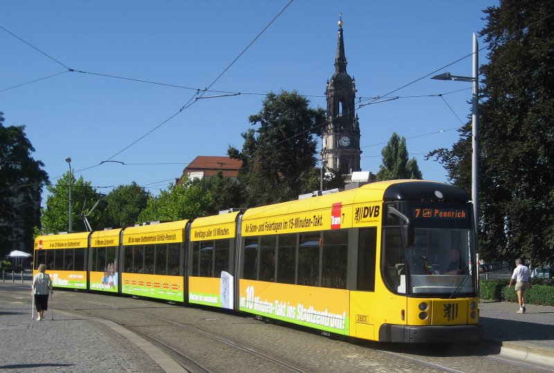 NGT 2803 verl��t am 24.08.2009
die Haltestelle Albertplatz. 