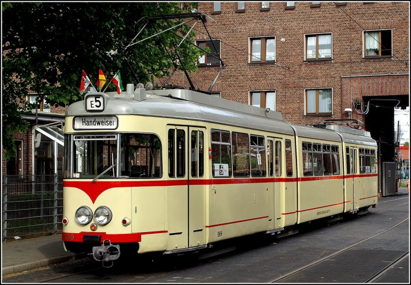 Historischer D�WAG 8-Achser TW 1269 der Rheinbahn anl. Tag der