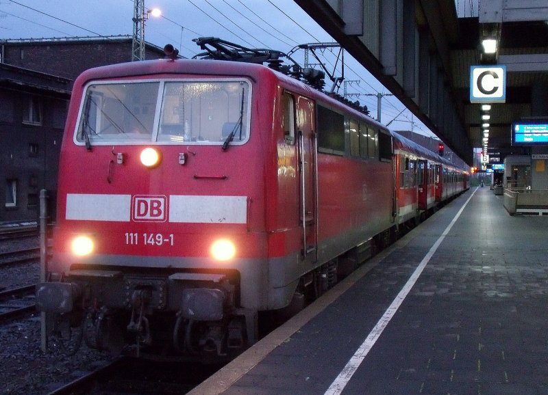 Hier der RE13 in D�sseldorf zu sehen. Die Ortszeit betrug