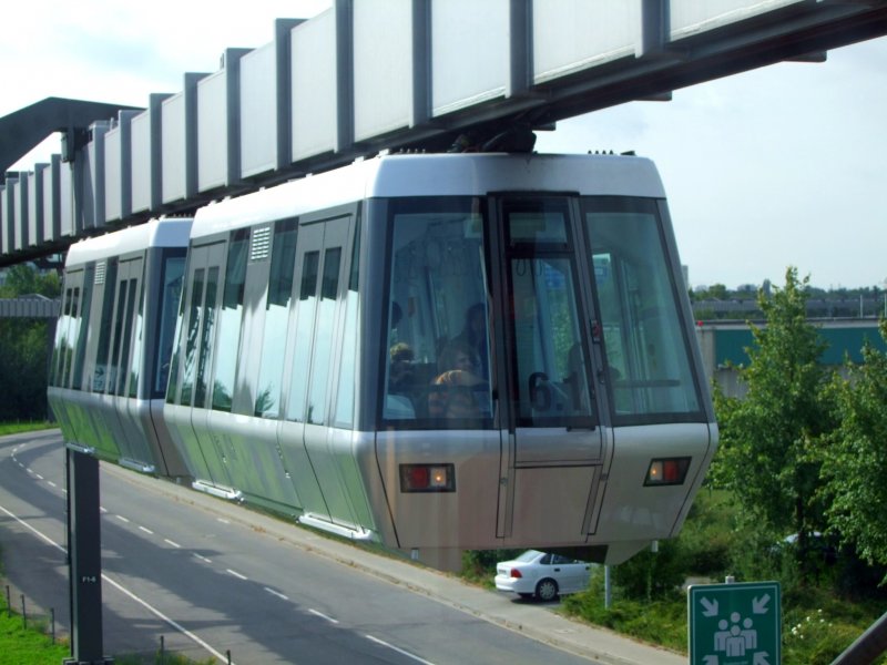 Einfahrt in die Station DB-Bahnhof Flughafen ;080904 