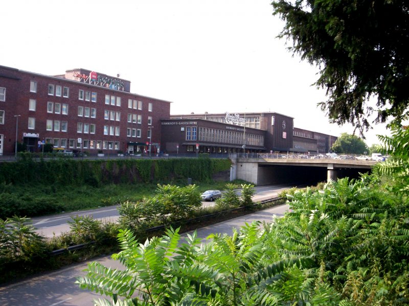 Duisburg Hbf - View over the A59 (north-south axis) (automatically