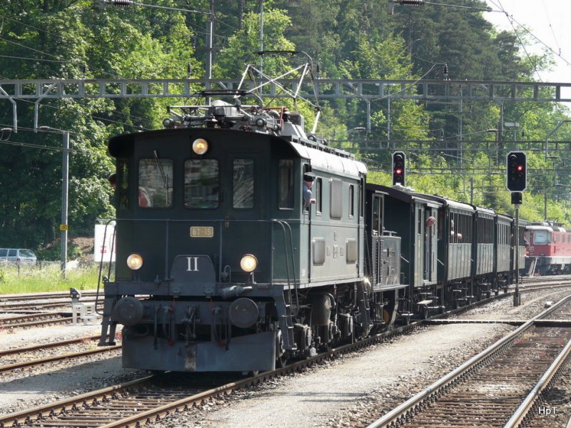 DVZO - Be 4/4 15 mit Personenzug bei Rangierarbeiten im