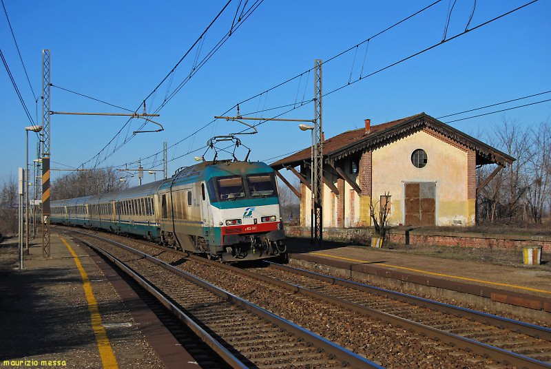 FS E402A 041 IC595 hauling the "Vesuvio" Milano - Napoli,